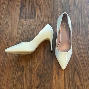 lightly used genshuo white stiletto high heels, size 7